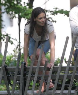 Katie Holmes feet photo thumbnail