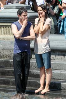 Katie Holmes feet photo thumbnail