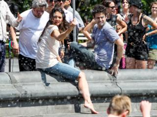 Katie Holmes feet photo thumbnail