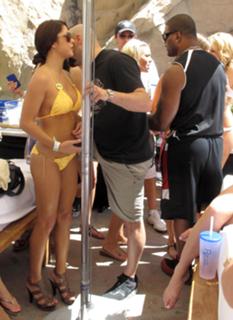 Arianny Celeste feet photo thumbnail