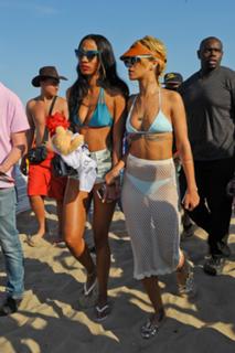 Rihanna feet photo thumbnail