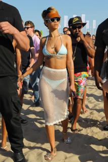Rihanna feet photo thumbnail