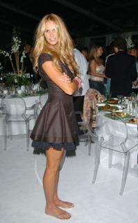 Elle Macpherson feet photo thumbnail