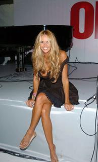 Elle Macpherson feet photo thumbnail