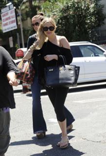 Ashlee Simpson feet photo thumbnail