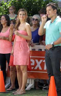 Maria Menounos feet photo thumbnail