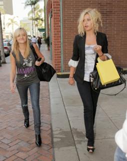 Aly Michalka feet photo thumbnail