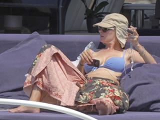 Uma Thurman feet photo thumbnail