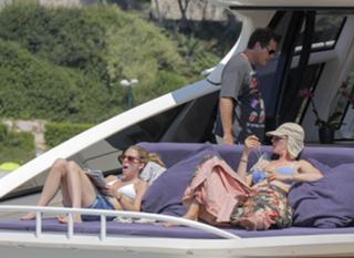 Uma Thurman feet photo thumbnail