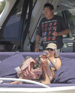 Uma Thurman feet photo thumbnail
