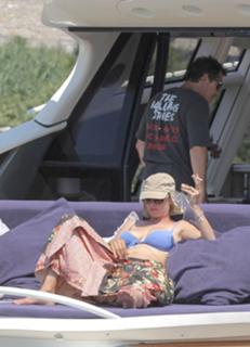 Uma Thurman feet photo thumbnail