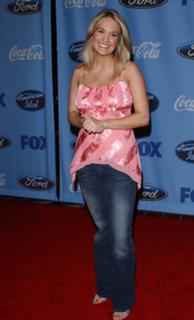 Carrie Underwood feet photo thumbnail