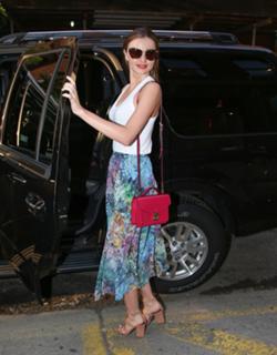 Miranda Kerr feet photo thumbnail