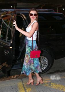 Miranda Kerr feet photo thumbnail