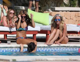 Denise Van Outen feet photo thumbnail
