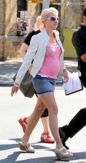 Naomi Watts feet photo thumbnail