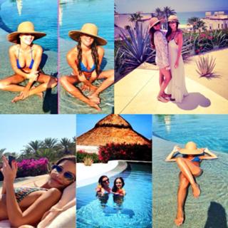 Lea Michele feet photo thumbnail