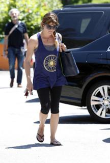 Selma Blair feet photo thumbnail