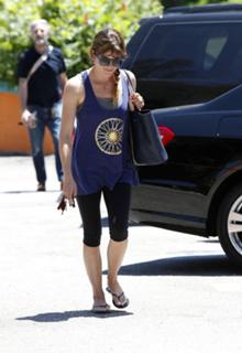 Selma Blair feet photo thumbnail