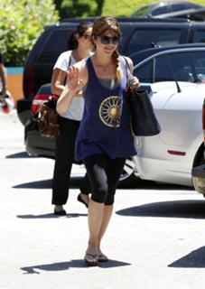Selma Blair feet photo thumbnail