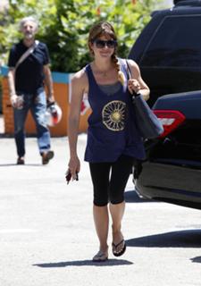 Selma Blair feet photo thumbnail