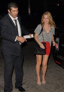 Tara Lipinski feet photo thumbnail