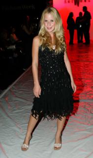 Tara Lipinski feet photo thumbnail