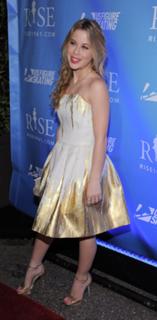 Tara Lipinski feet photo thumbnail