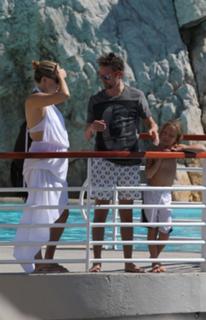 Kate Hudson feet photo thumbnail