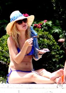 Kate Hudson feet photo thumbnail
