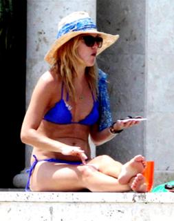 Kate Hudson feet photo thumbnail
