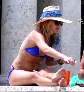 Kate Hudson feet photo thumbnail