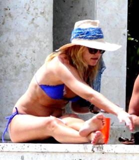Kate Hudson feet photo thumbnail