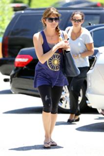 Selma Blair feet photo thumbnail