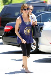 Selma Blair feet photo thumbnail