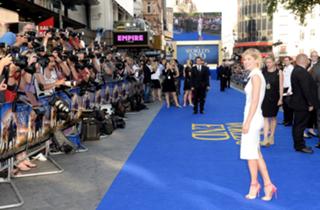 Rosamund Pike feet photo thumbnail