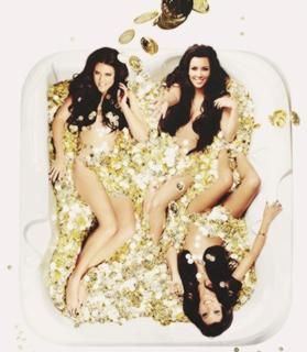Khloé Kardashian feet photo thumbnail