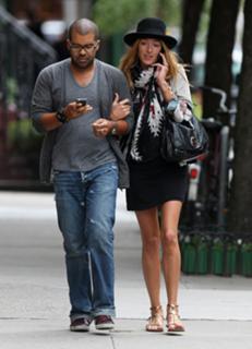 Cat Deeley feet photo thumbnail