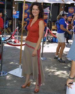 Carla Gugino feet photo thumbnail