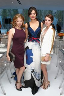 Emma Roberts feet photo thumbnail