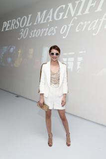 Emma Roberts feet photo thumbnail