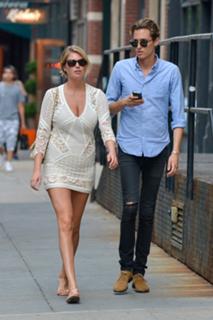 Kate Upton feet photo thumbnail
