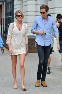 Kate Upton feet photo thumbnail