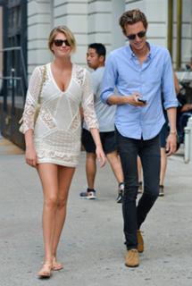 Kate Upton feet photo thumbnail