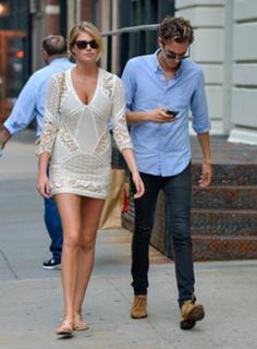Kate Upton feet photo thumbnail