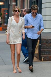 Kate Upton feet photo thumbnail
