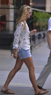 Heidi Klum feet photo thumbnail