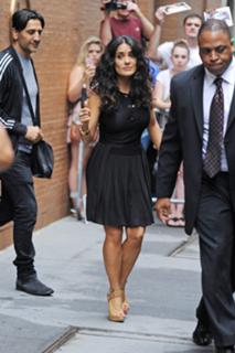 Salma Hayek feet photo thumbnail