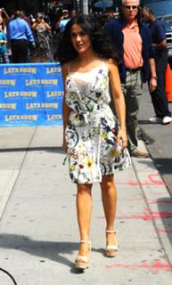 Salma Hayek feet photo thumbnail