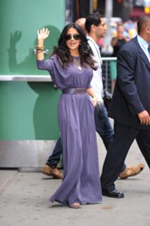 Salma Hayek feet photo thumbnail